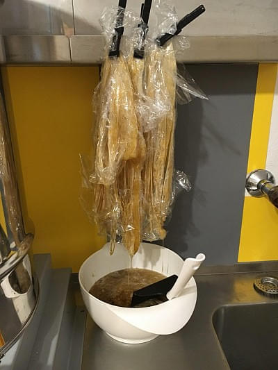 Folie abtropfen lassen